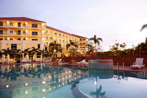 Cross Pattaya Pratamnak Hotell Exteriör bild